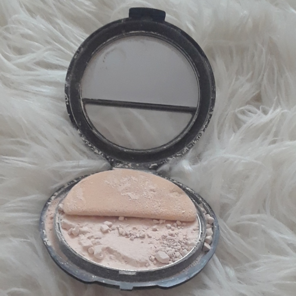Makeup - Picture 2 of 3